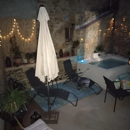 Hébergement de vacances Maison De Village à Deux Pas De La Rivière *